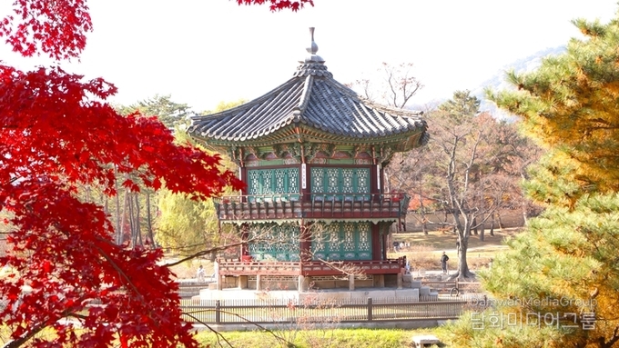 [담화총사 칼럼] 가을, 경복궁 향원정에서 만난 한국의 정수精髓