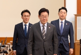 李대통령 “환율 급등, 특단 대책 한계…1400원대 안정 전망”