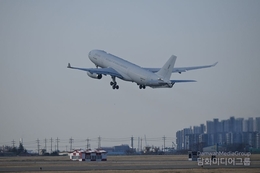 ‘사막의 빛’ 작전 성공… 중동 4개국 체류 국민 211명 무사 귀환