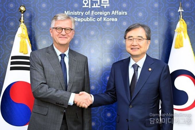 조현 외교부장관, 유엔 평화활동국 사무차장 접견