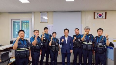 이재명 대통령, 추석 치안 현장 격려 방문