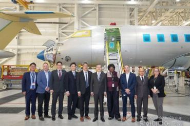 외교부 조현 장관, 캐나다 봄바르디어社 조립공장 방문