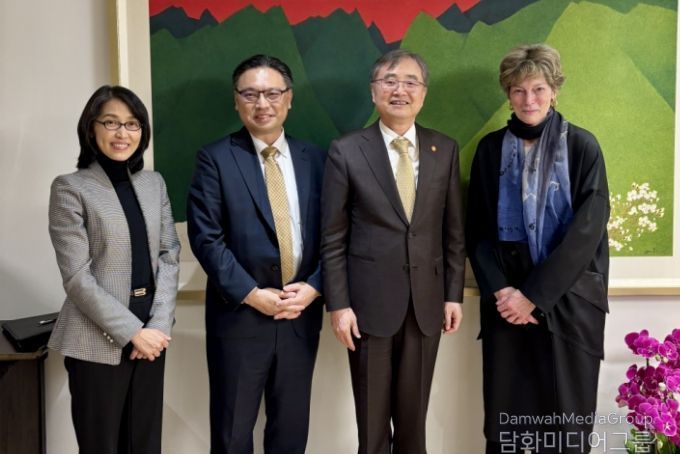 조현 외교부 장관, 코리아소사이어티 대표단 면담