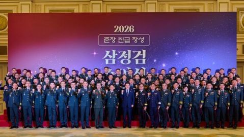 이재명 대통령, 준장 진급자 77명에 삼정검 수여