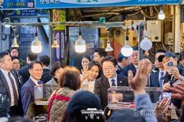 이재명 대통령 부부, 창원 반송시장 방문