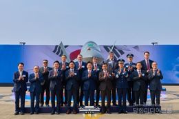 이 대통령 "KF-21, 자주국방 위용 떨쳐…방산 4대 강국 도약 발판"