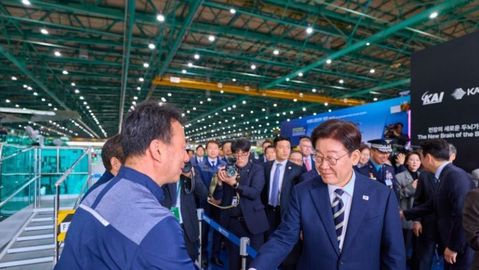 이재명 대통령, 한국항공우주산업(KAI) 생산 현장 시찰