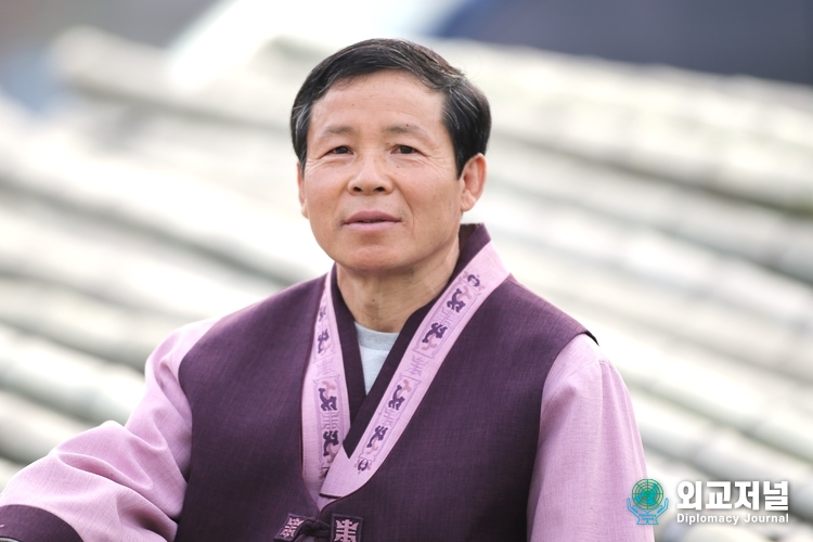 &nbsp;CEO Choi Dong-soon of Kyungbangwon Jukyeom (Bamboo Salt)