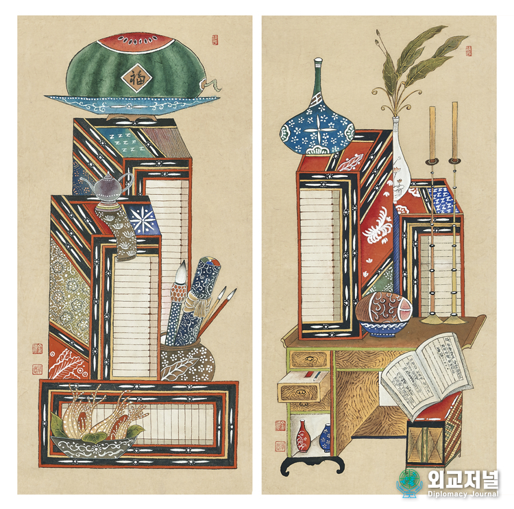 Traditional book shelf