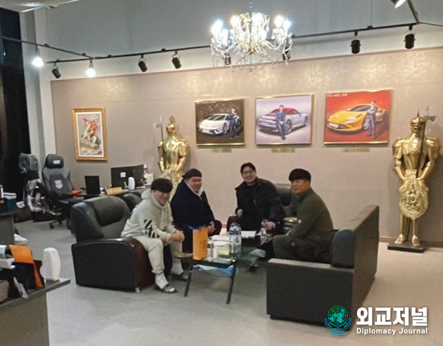국내 최대 온라인 마케팅 회사 ㈜KYS홀딩스(대표 고영상)는 1월 2일 마닐라 VIP에이전시 복서컴퍼니(대표 이승갑)와 전략적 파트너십을 위한 업무협약(MOU)을 체결했다고 밝혔다.