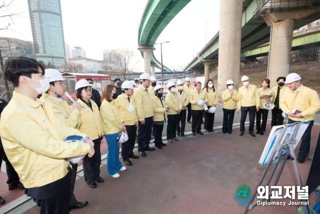 영등포구의회, 도림보도육교 현장 점검