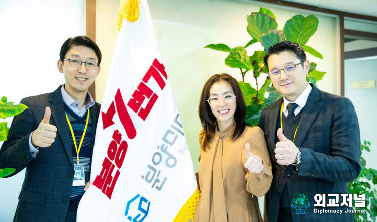 분양7번가 1지사 (좌측부터 최영권본부장, 강희영상무, 이정진본부장)
