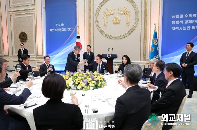 3월 27일 윤석열 대통령 부부는 2023년도 재외공관장 초청 만찬을 가졌다.