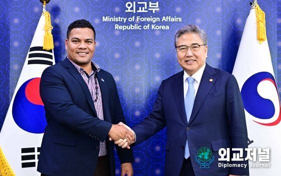 투발루 외교장관 (좌), 박진 외교부장관(우)
