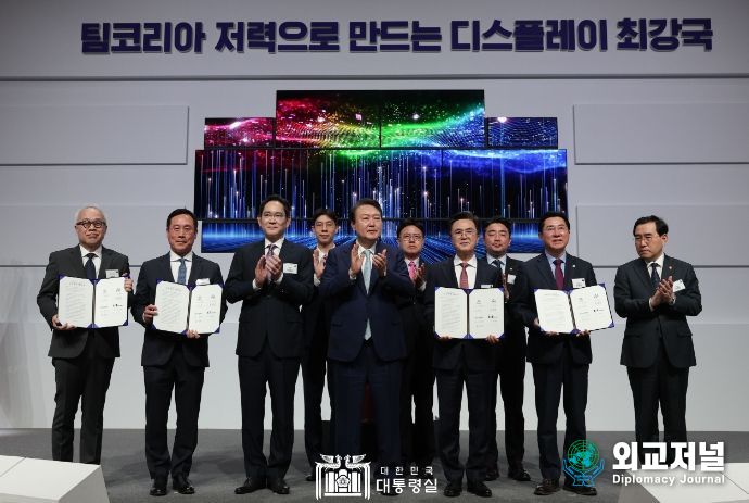 4월 4일 윤석열 대통령은 삼성디스플레이 투자협약식에 참석했다.