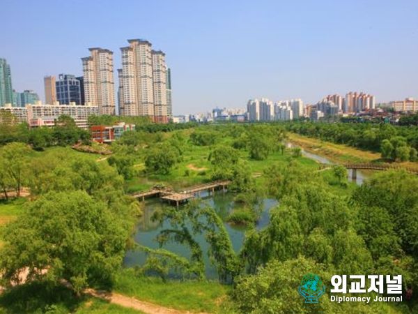 오세훈 서울시장, 한강 나무심기 3배 늘려 생태보호…함께 누리는 `그레이트 한강`