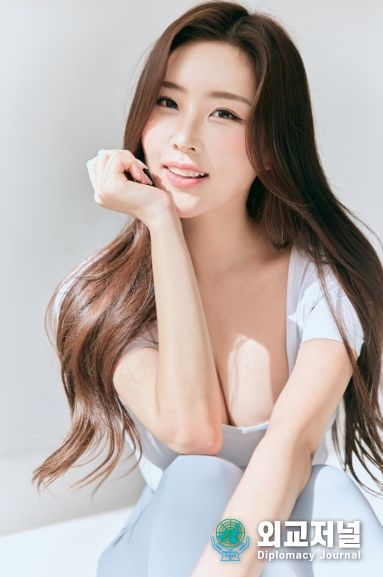 배우 유채련