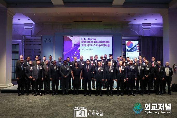 4월 25일 윤석열 대통령은 한미 비즈니스 라운드테이블에 참석했다.
