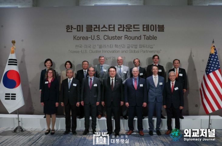 4월 28일 윤석열 대통령은 美 보스턴에서 한-미 클러스터 라운드 테이블을 개최했다.