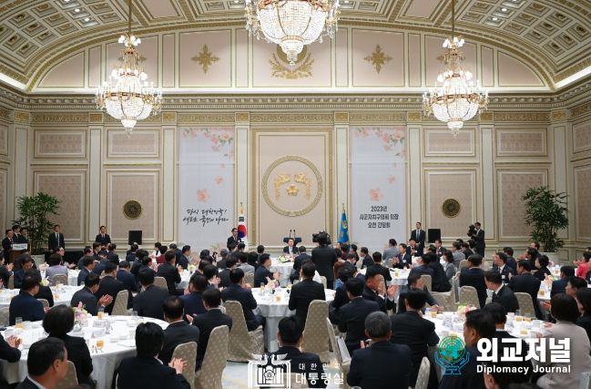 5월 12일 윤석열 대통령은 전국 시군자치구의회의장 오찬 간담회에 참석했다.