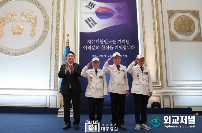 6월 14일 윤석열 대통령 부부는 국가유공자 및 보훈가족 초청 오찬을 가졌다.