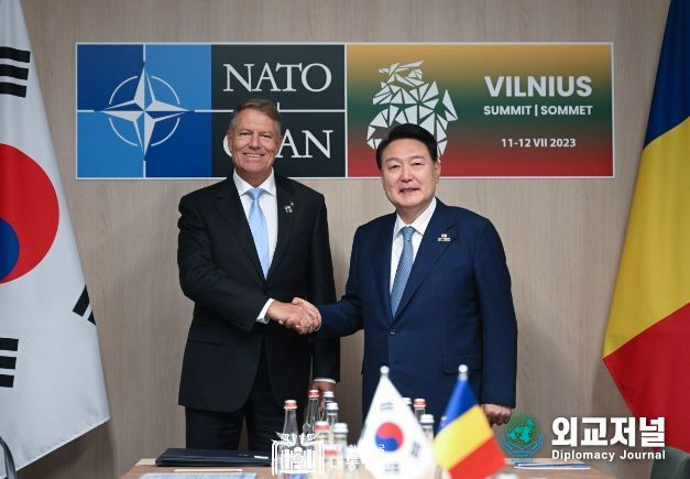 7월 11일 윤석열 대통령은 클라우스 베르네르 요하니스 루마니아 대통령과 한-루마니아 정상회담을 가졌다.