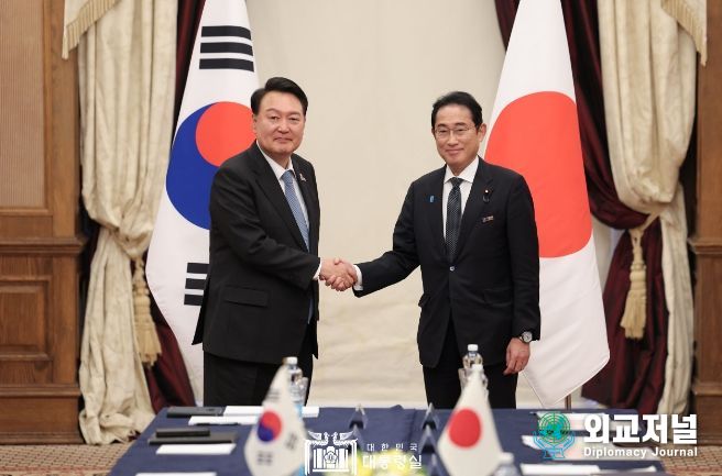 7월 12일 윤석열 대통령은 기시다 후미오 일본 총리와 한-일본 정상회담을 가졌다.