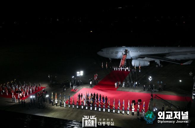 7월 26일 윤석열 대통령은 정부 출범 후 첫 6‧25전쟁 국군전사자 유해봉환 행사를 주관했다.