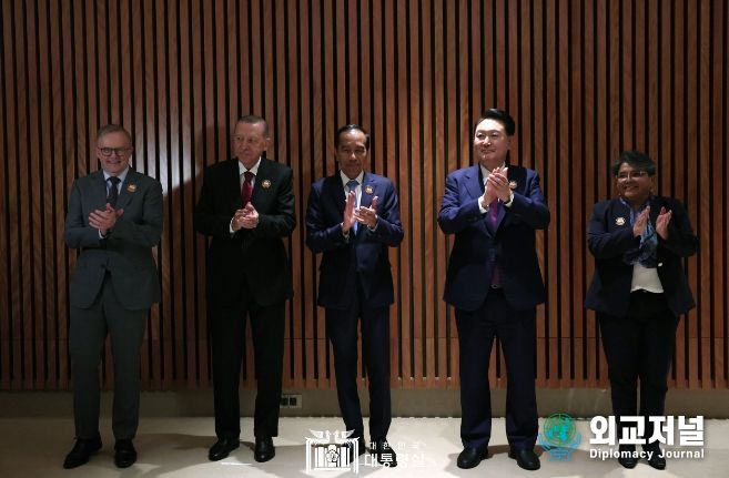 9월 9일 윤석열 대통령은 한국과 멕시코, 인도네시아, 튀르키예, 호주로 구성된 협의체 '믹타'(MITKA) 회원국 정상들과 회동을 가졌다.