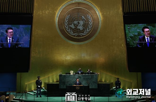 9월 20일 윤석열 대통령은 유엔총회 본회의장에서 기조연설을 했다.