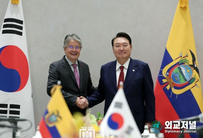 9월 21일 윤석열 대통령은 기예르모 라소 대통령과 한-에콰도르 정상회담을 가졌다.