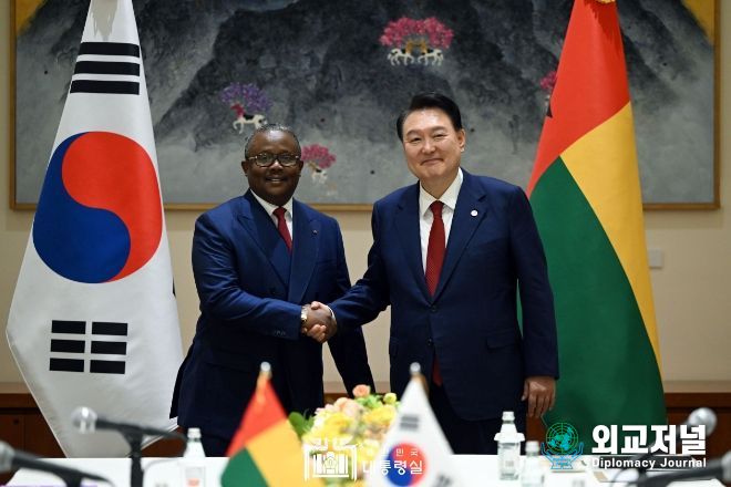 9월 21일 윤석열 대통령은 우마루 시소쿠 엠발로 대통령과 한-기니비사우 정상회담을 가졌다.
