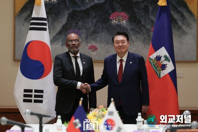 9월 21일 윤석열 대통령은 아리엘 앙리 아이티 총리와 한-아이티 정상회담을 가졌다.