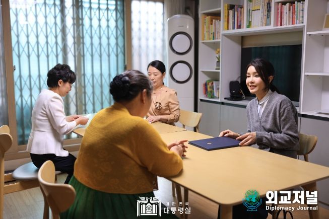 9월 27일 김건희 여사는 미혼모자가족 복지시설 '도담하우스'를 방문했다.