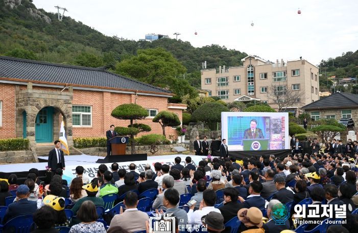 10월 13일 윤석열 대통령 부부는 공생복지재단 설립 95주년 기념식에 참석했다.