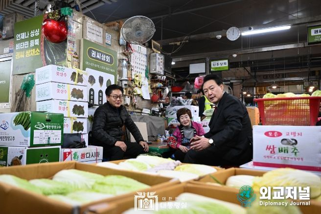 11월 7일 윤석열 대통령은 대구 칠성종합시장을 방문했다.