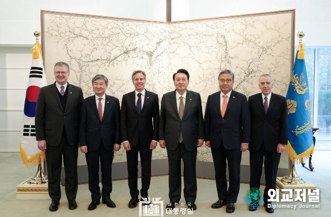11월 9일 윤석열 대통령은 안토니 블링컨 미국 국무장관을 관저로 초청해 오찬을 함께 했다.