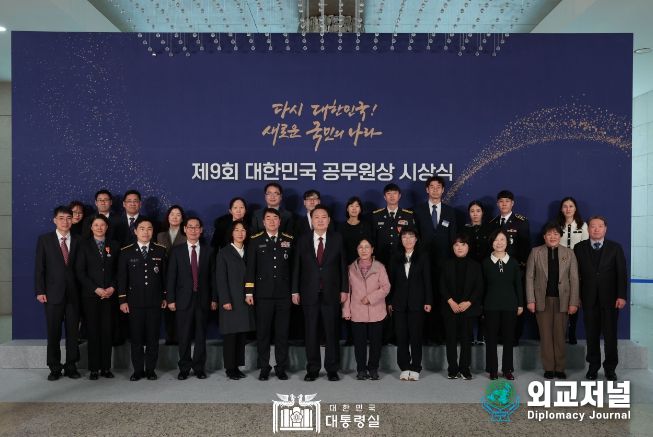 12월 26일 윤석열 대통령은 제9회 대한민국 공무원상 시상식에 참석한 후 오찬을 가졌다.