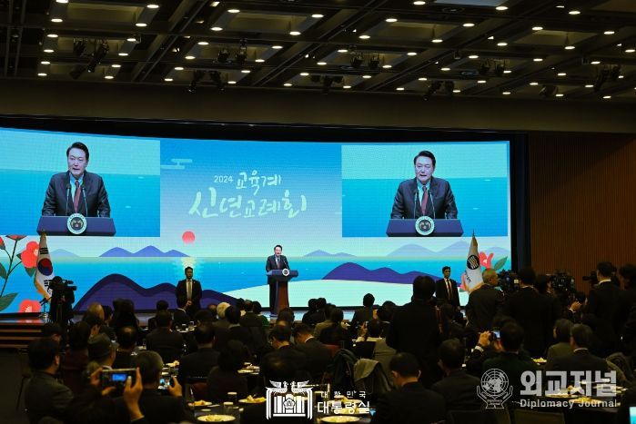 1월 17일 윤석열 대통령은 대한상공회의소에서 개최된 「2024년 교육계 신년교례회」에 참석해 사랑으로 학생들을 지도하는 선생님들에게 감사와 존경의 마음을 전했다.