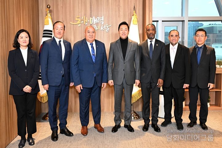세계보건기구(WHO) 서태평양지역사무처장 면담(왼쪽에서 2번째부터 박기동 WHO 서태평양지역사무소 데이터전략혁신국장, 사이아 피우칼라 WHO 서태평양지역사무처장, 오세훈 서울시장, 아킴 알리 WHO 아시아태평양 환경보건센터장, 수니아 소아카이 WHO 서태평양지역사무소 전략보좌관)