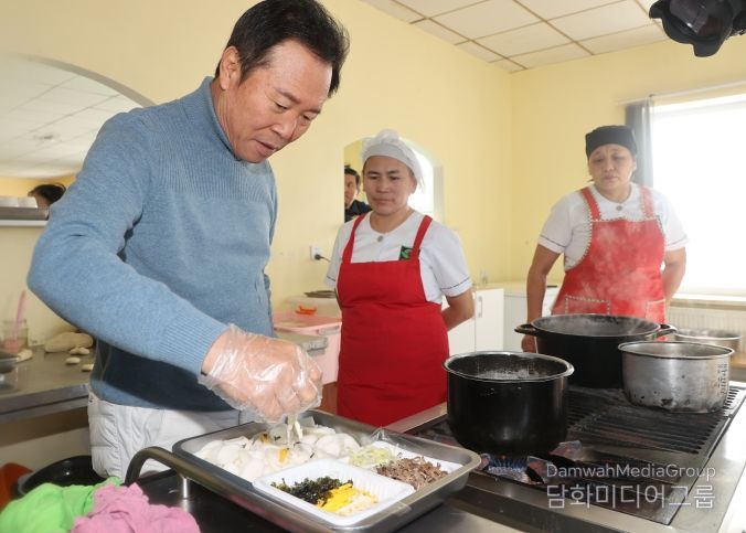 황영호 충북도의장 몽골에서 K-푸드 선보여