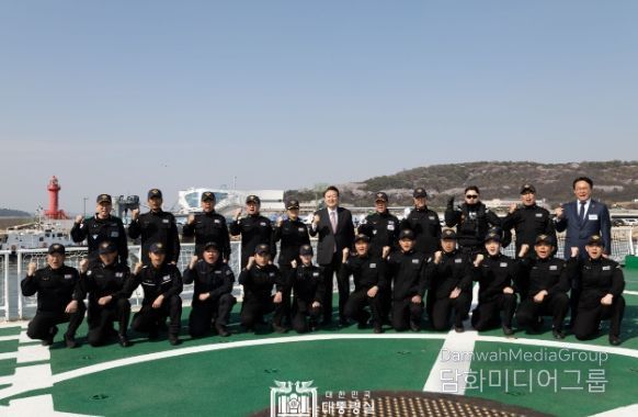 4월 9일 윤석열 대통령은 인천 중구에 위치한 해양경찰청 서해5도특별경비단을 방문해 꽃게철 중국어선 불법조업 단속 현장을 점검하고 단호한 대응을 당부했다.