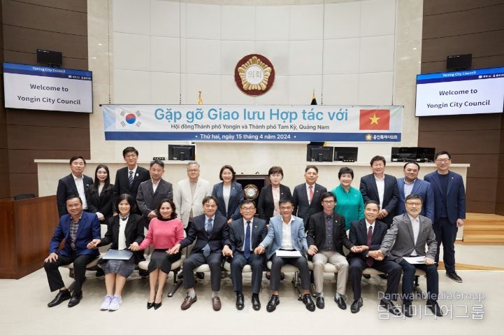 용인특례시의회, 베트남 꽝남성 땀끼시 방문단과 간담회
