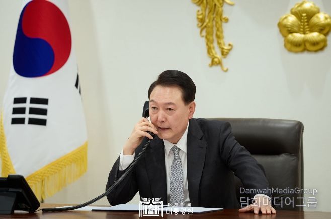 4월 17일 윤석열 대통령은 기시다 후미오(岸田文雄) 일본 총리의 제안으로 전화 통화를 가졌다.