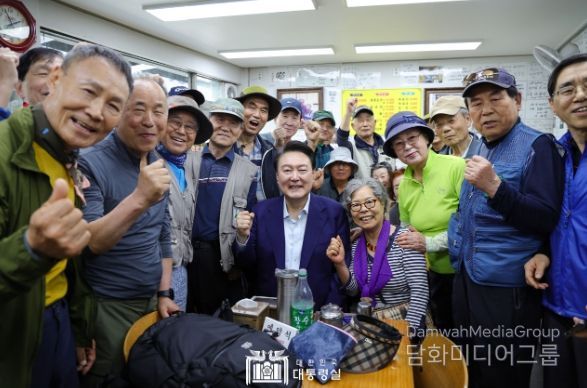 5월 10일 윤석열 대통령은 서울 서대문구의 대표적 전통시장인 독립문 영천시장을 찾아 정육점, 생선, 채소, 과일 점포 등을 방문해 직접 가격을 묻고 장을 보며 장바구니 물가를 점검했다.