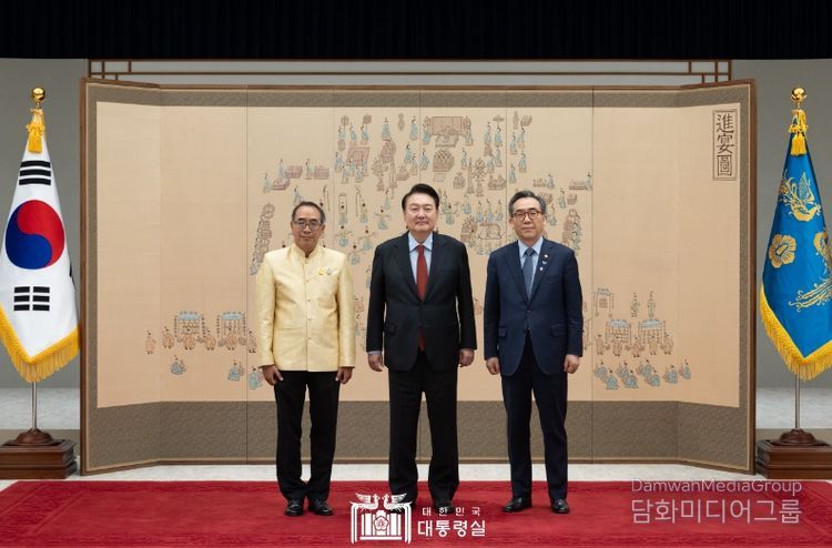 5월 21일 윤석열 대통령은 용산 대통령실에서 15개국의 주한대사로부터 신임장을 전달받았다.