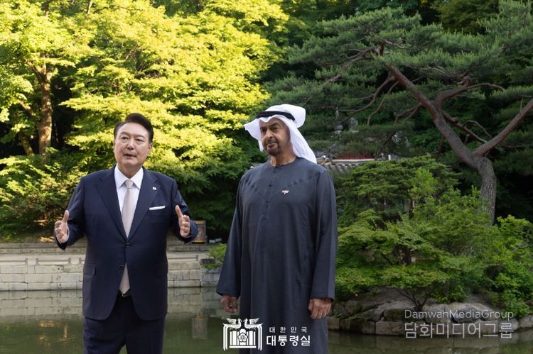 5월 28일 윤석열 대통령은 「모하메드 빈 자이드 알 나흐얀(Mohamed bin Zayed Al Nahyan)」 아랍에미리트연합국(UAE) 대통령과 차담 전 창덕궁 후원의 중심 정원인 부용지 일대를 함께 산책하며 한국 문화 등 다양한 화제를 주제로 대화를 나누며 친교를 다졌다.