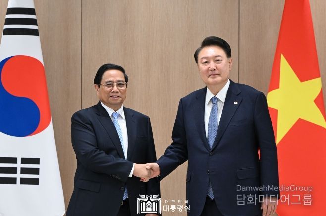 7월 2일 윤석열 대통령은 오후 한국을 공식방문 중인 「팜밍찡(Pham Minh Chinh)」 베트남 총리를 접견하고, 양국 관계 발전 방안에 대해 의견을 교환했다.