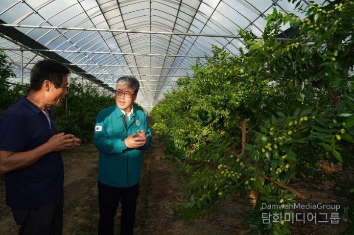 임상섭 산림청장(오른쪽), 폭염대비 대추생산 임가 현장점검