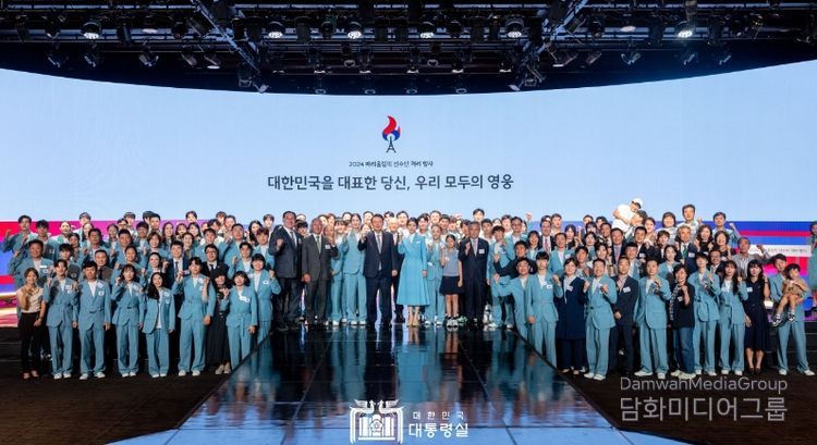 8월 22일 윤석열 대통령 부부는 서울 신라호텔에서 파리올림픽에 참가했던 선수단과 가족, 지도자 및 관계자 270여 명을 초청해 만찬과 문화행사가 어우러진 격려 행사를 개최했다.